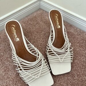 White Strappy L’intervalle heals
